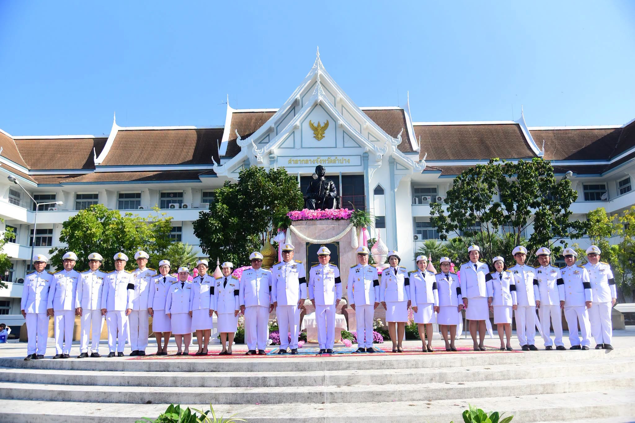 ร่วมประกอบพิธีวางพวงมาลา เพื่อแสดงความจงรักภักดีและสำนึกในพระมหากรุณาธิคุณ ที่ทรงมีต่อประเทศชาติ และประชาชนชาวไทย ในวันคล้ายว